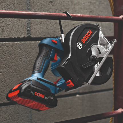 Bosch GKM 18V-50 Sierra circular profesional sin cable para metal 18 V 136 mm sin escobillas + 2x batería ProCORE 4,0 Ah + cargador + L-Boxx
