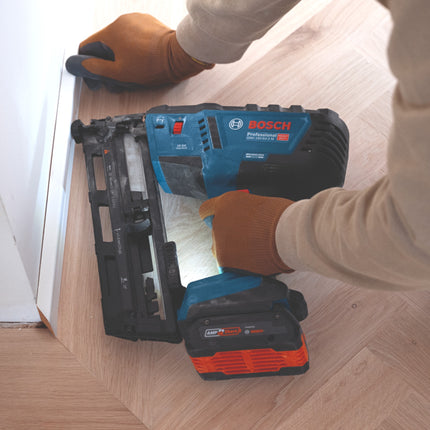 Bosch GNH 18V-64-2 M Professional Cloueur à bois sans fil 18 V 1,6 x 32 - 64 mm Brushless + L-Boxx ( 0601482001 ) - sans batterie, sans chargeur