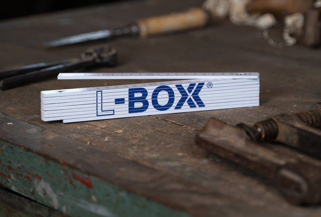 Il regolo pieghevole in legno L-BOXX per professionisti