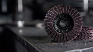 Klingspor flap disc SMT 800 ( 4000844470 ) Ø 115 mm grain size medium 12° curved