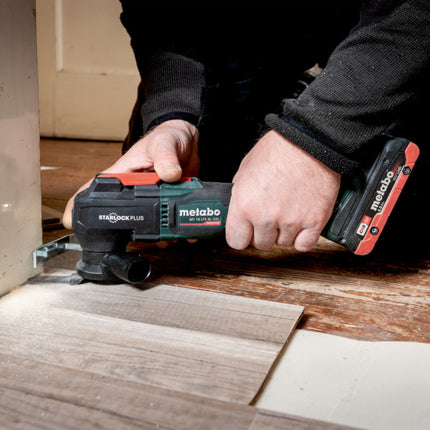 Metabo MT 18 LTX BL QSL multiutensile a batteria 18 V Brushless Starlock Plus ( 613088800 ) + 2x batteria 4,0 Ah + caricabatterie + 12 pz. accessori + metaBOX
