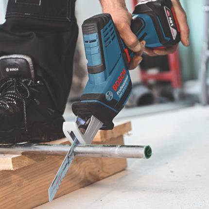 Bosch GSA 18V LI C Professional Akku Reciprosaege Saebelsaege 18 V 1x ProCORE Akku 4 0 Ah Ladegeraet 4 - toolbrothers