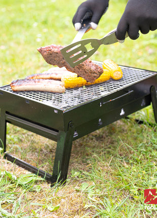 Toolbrothers Parrilla de carbón portátil para exteriores para acampar, montaje sin herramientas, 43 x 29 x 23 cm, parrilla para ahumador con revestimiento de cromo negro