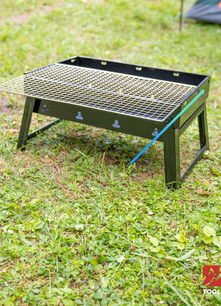 Toolbrothers Parrilla de carbón portátil para exteriores para acampar, montaje sin herramientas, 43 x 29 x 23 cm, parrilla para ahumador con revestimiento de cromo negro