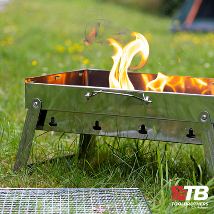 Toolbrothers Barbecue a carbonella portatile in acciaio inox per il campeggio, da allestire senza attrezzi 43 x 29 x 23 cm Smoker BBQ Pit Grill argento